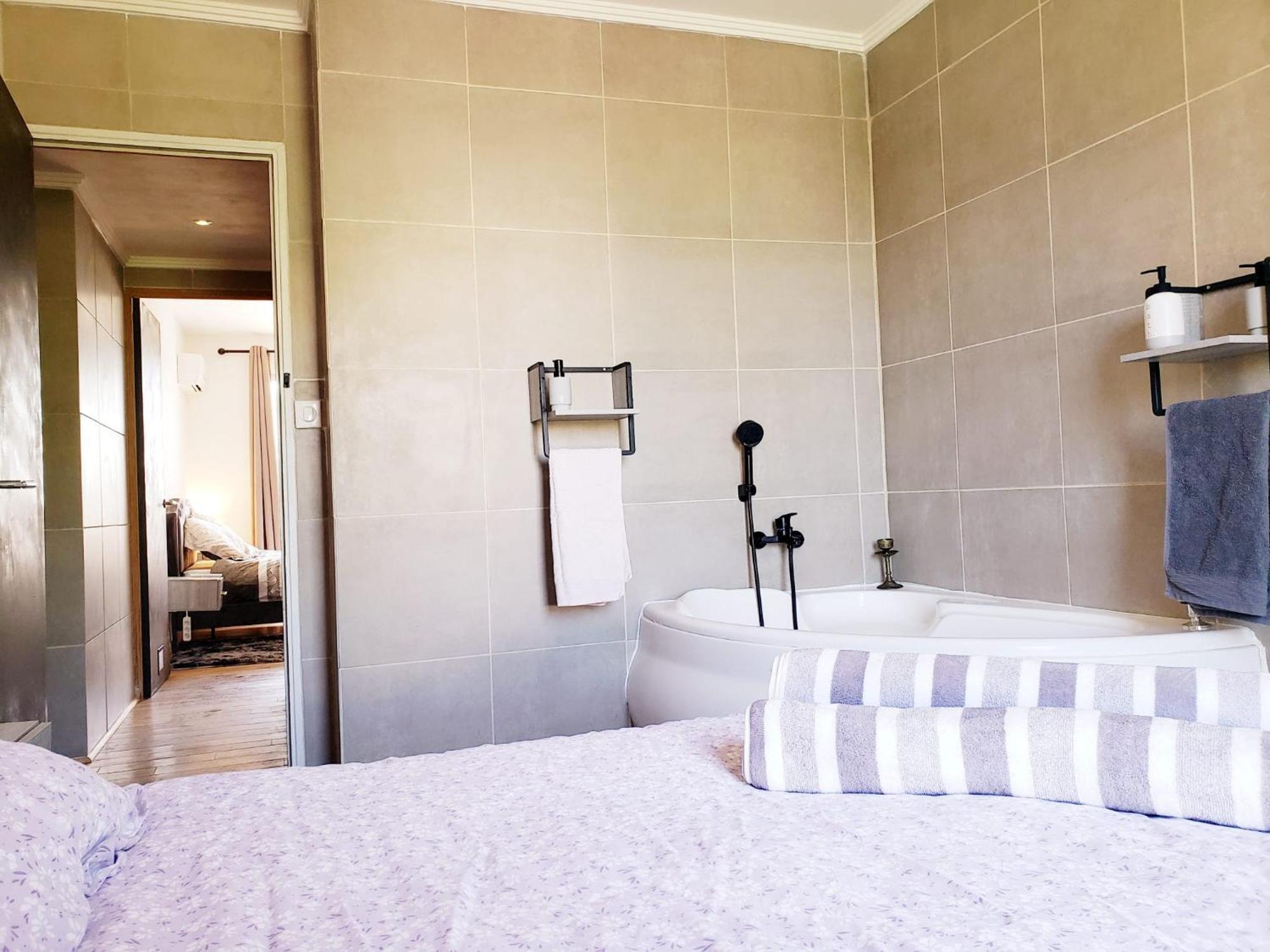 Air-Conditioned Residential Suite From 1 To 6 - Bathtubs In Rooms - Wifi - Kitchen - Laundry - Self-Arrival - Parking Avignon Bagian luar foto