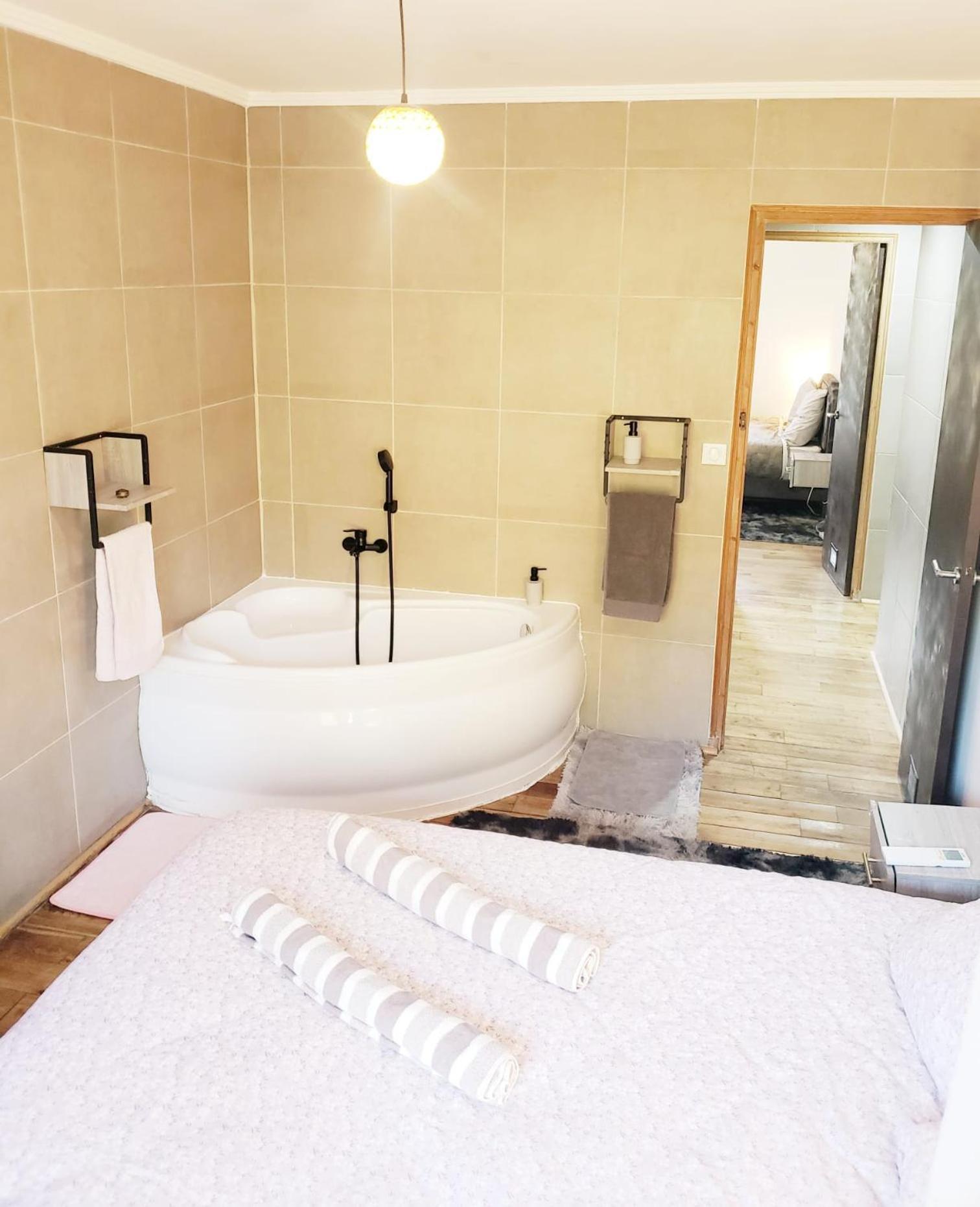 Air-Conditioned Residential Suite From 1 To 6 - Bathtubs In Rooms - Wifi - Kitchen - Laundry - Self-Arrival - Parking Avignon Bagian luar foto